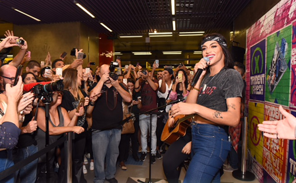 Pabllo Vittar faz pocket show surpresa em metrô de São Paulo 1 pablo vittar