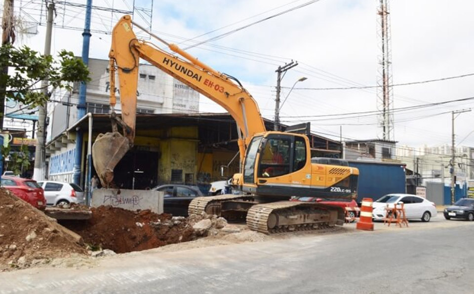 Semasa inicia obras de drenagem em Utinga e no Jardim do Estádio 1 semasa obras utinga