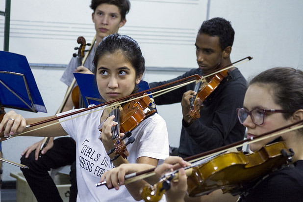 Fundação das Artes de São Caetano do Sul celebra 50 anos e é referência no ensino musical 1 Camerata de Crianças toca com João Bosco nos 50 anos da Fundação das Artes