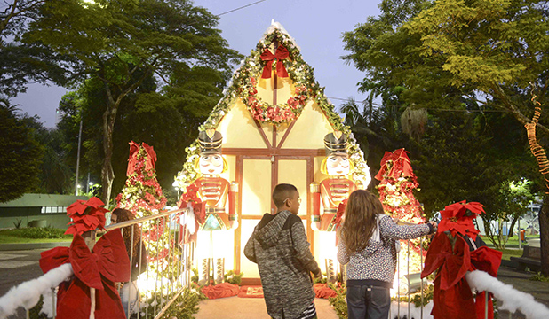 Em São Bernardo, Casa do Papai Noel traz a magia do Natal para a Praça Lauro Gomes 1 Em São Bernardo Casa do Papai Noel traz a magia do Natal para a Praça Lauro Gomes