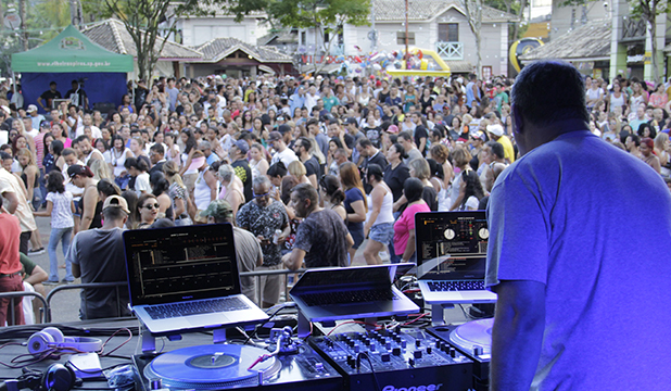 "Férias na Praça" de Ribeirão reúne mais de 12 mil visitantes no fim de semana da Estância 1 Férias na Praça de Ribeirão reúne mais de 12 mil visitantes no fim de semana da Estância