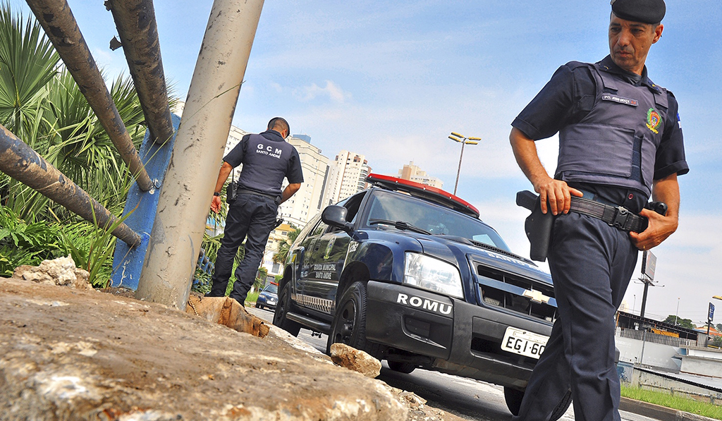 GCM de Santo André prende duas pessoas por furto de fiação elétrica no viaduto Castelo Branco 1 GCM de Santo André prende duas pessoas por furto de fiação elétrica no viaduto Castelo Branco