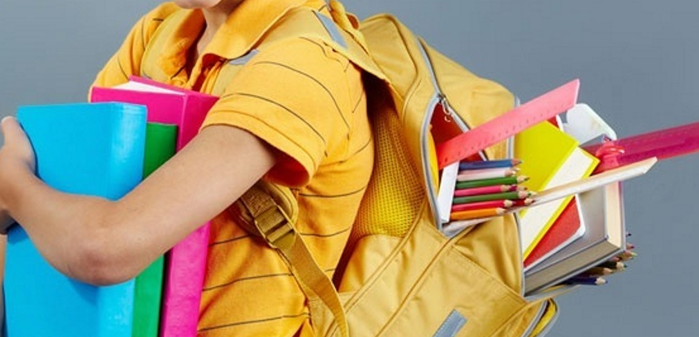 Na volta às aulas, pais devem estar atentos ao peso das mochilas 1 Na volta às aulas pais devem estar atentos ao peso das mochilas