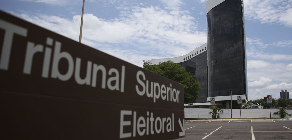 TSE aprova projetos de novas urnas, mas concorrentes recorrem 1 TSE aprova projetos de novas urnas mas concorrentes recorrem