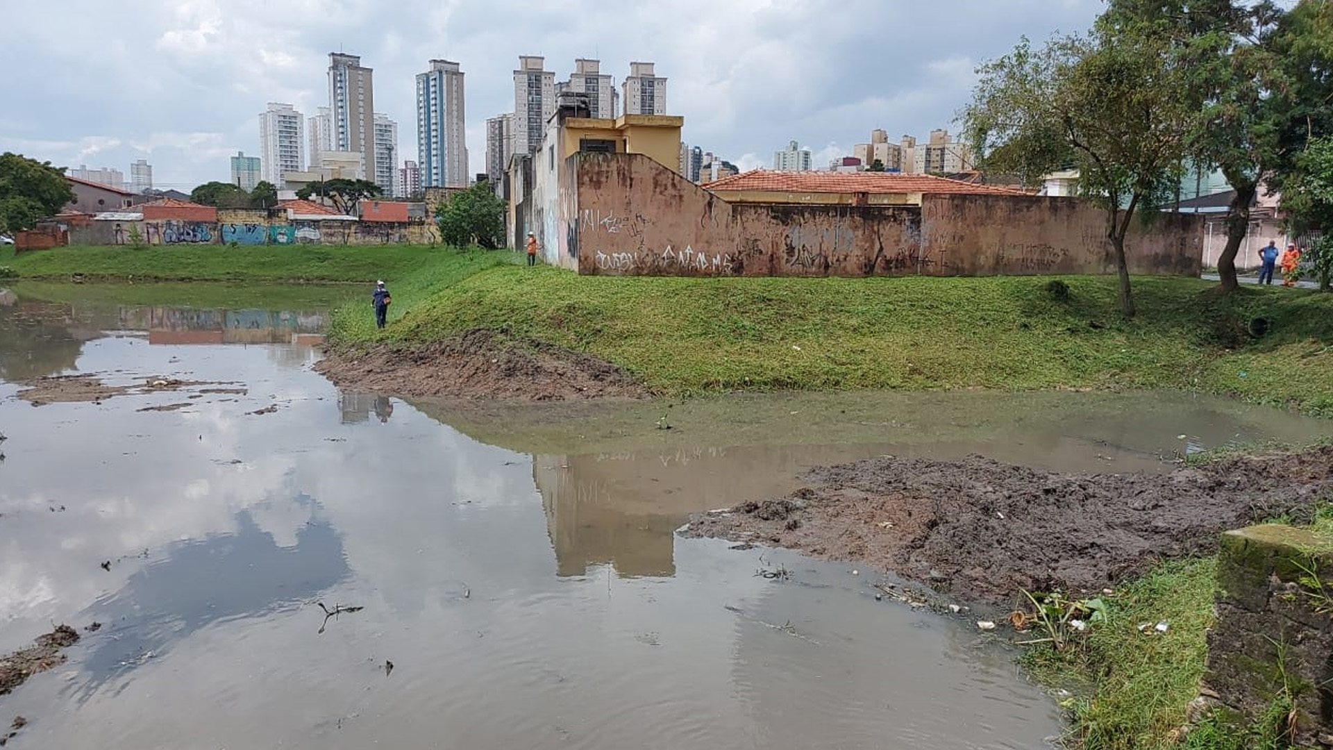 Jardim Bom Pastor recebe limpeza preventiva para controlar impactos causados por fortes chuvas 2 Jardim Bom Pastor recebe limpeza preventiva para controlar impactos causados por fortes chuvas2