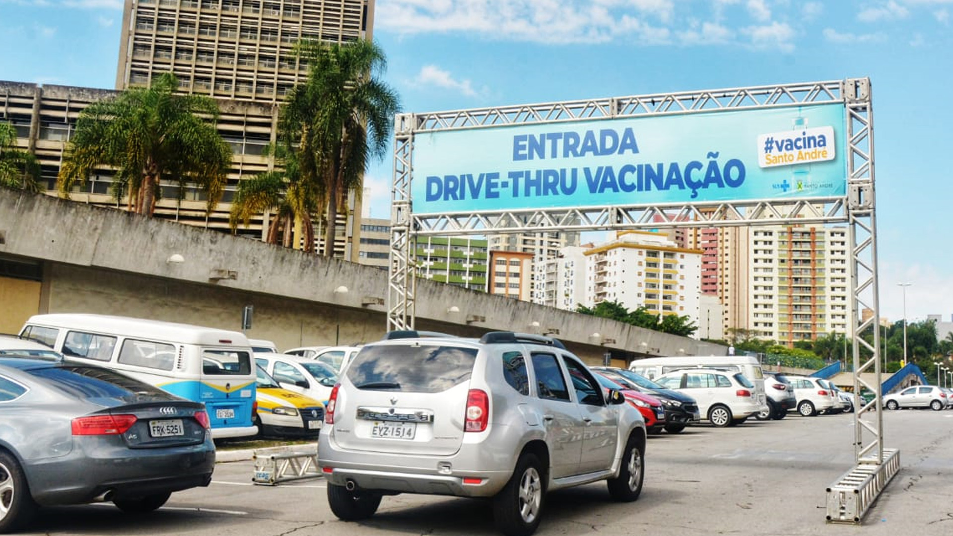Santo André inicia vacinação em sistema drive-thru para idosos com 90 anos ou mais 1 Santo Andre inicia vacinacao em sistema drive thru para idosos com 90 anos ou mais2