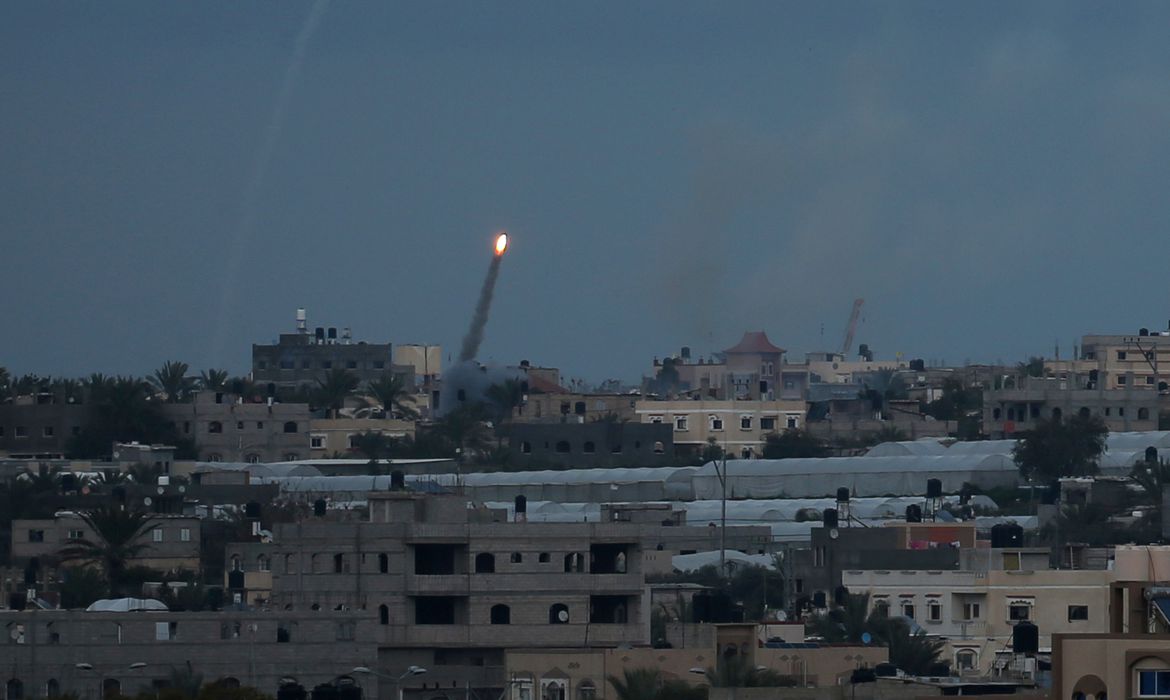 Israel e Hamas intensificam bombardeios 1 Bombardeiros em Israel