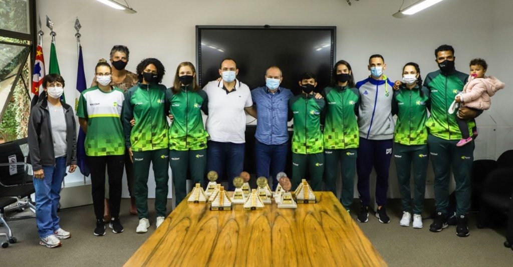 Tite Campanella recebe medalhistas de taekwondo, que disputarão as Olimpíadas de Tóquio 1 Tite Campanella recebe medalhistas de taekwondo, que disputarão as Olimpíadas de Tóquio