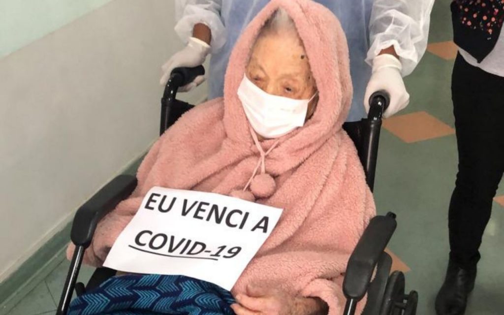 Idosa de 107 anos deixa Hospital de Campanha de São Caetano curada da covid-19 1 Idosa de 107 anos deixa Hospital de Campanha de São Caetano curada da covid-19