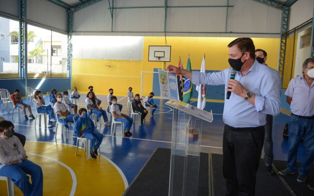 Prefeito Orlando Morando assina ordem de serviço para revitalização da EMEB Professor Geraldo Hypólito 1 Prefeito Orlando Morando assina ordem de serviço para revitalização da EMEB Professor Geraldo Hypólito