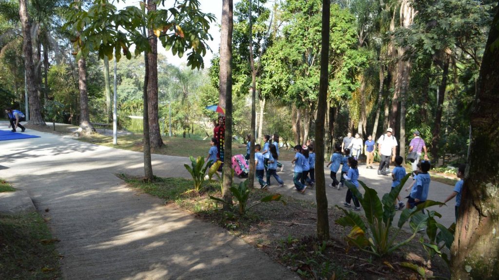 <strong>Semasa realiza minicurso sobre benefícios que a natureza proporciona para as crianças</strong><strong></strong> 1 Semasa realiza minicurso sobre benefícios que a natureza proporciona para as crianças