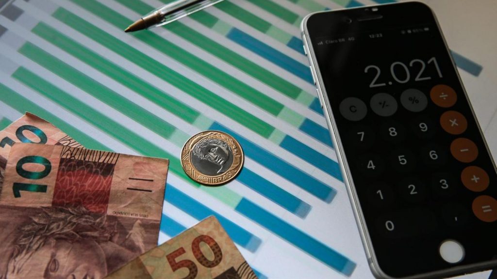 Dólar encosta em R$ 5,45 e fecha no maior valor desde abril 1 Dólar encosta em R$ 5,45 e fecha no maior valor desde abril