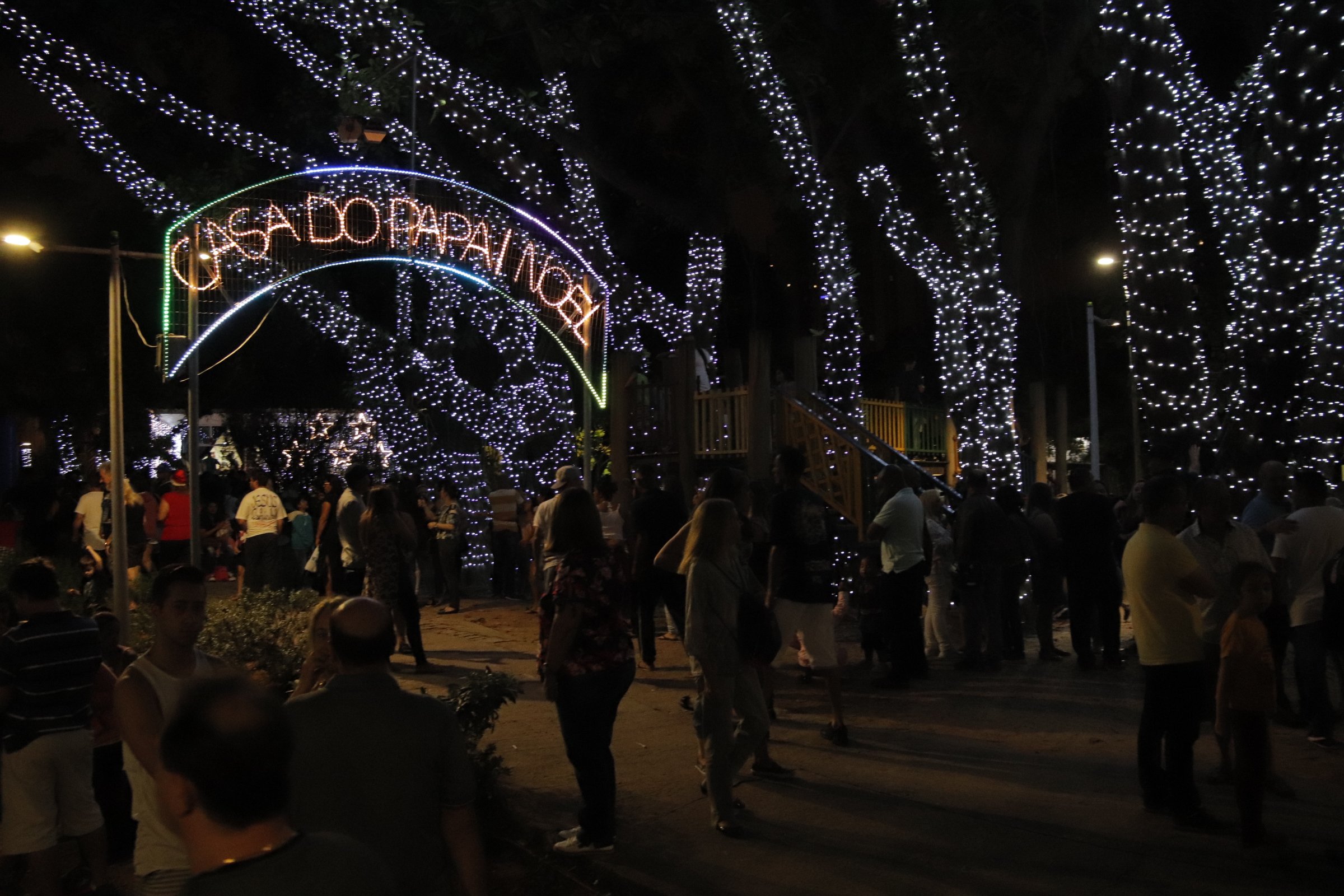 Santo André inicia festividades natalinas com Vila de Natal e Árvore de  Luzes - ABC Agora