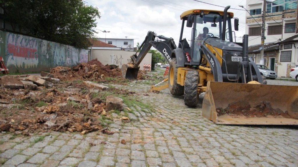 Prefeitura reforma área de desembarque de alunos da E.M. Eng. Carlos Rohm 1 0103 obrasestacionamentoemengcarlosrohm alexandrehenrique7281146209484116988.