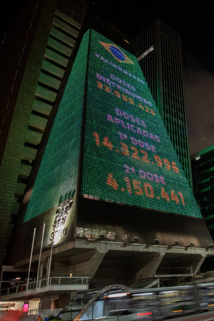 Fachada do prédio da Fiesp vira Vacinômetro 2 4c07ed92a80ecb897d858be06a46b7e44712021939209290616
