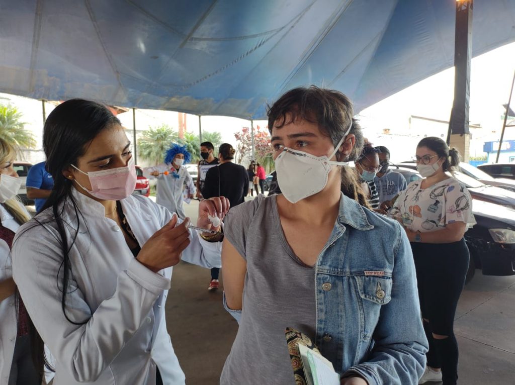 Ribeirão Pires começa a vacinar jovens de 12 a 17 anos neste sábado