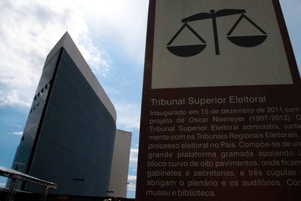 Justiça Eleitoral recebe 10,8 mil denúncias de propaganda irregular 3 Justiça Eleitoral recebe 10,8 mil denúncias de propaganda irregular