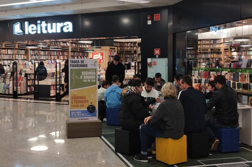 Livraria Leitura inaugura lounge para troca de figurinhas da Copa do Mundo no Shopping ABC 1 Livraria Leitura inaugura lounge para troca de figurinhas da Copa do Mundo no Shopping ABC