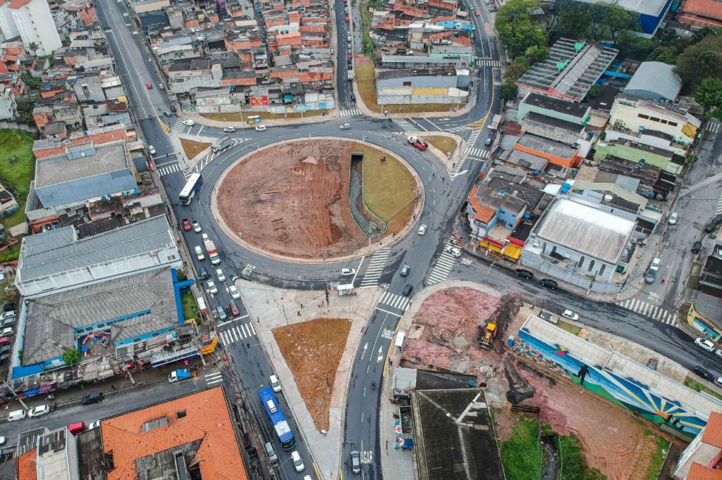 Prefeito Orlando Morando inaugura rotatória entre a Av. Luiz Pequini e Rua dos Vianas e anuncia Praça-Parque 1 Prefeito Orlando Morando inaugura rotatória entre a Av. Luiz Pequini e Rua dos Vianas e anuncia Praça-Parque
