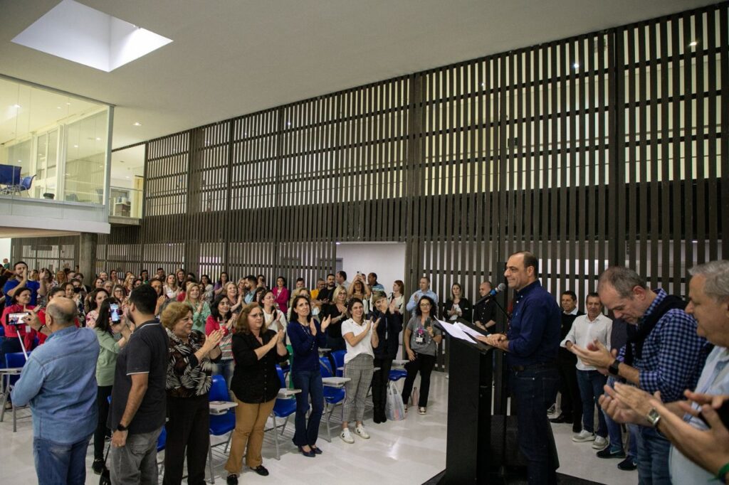 Auricchio entrega Projeto de Lei do Plano de Carreira do Magistério de São Caetano 1 Auricchio entrega Projeto de Lei do Plano de Carreira do Magistério de São Caetano
