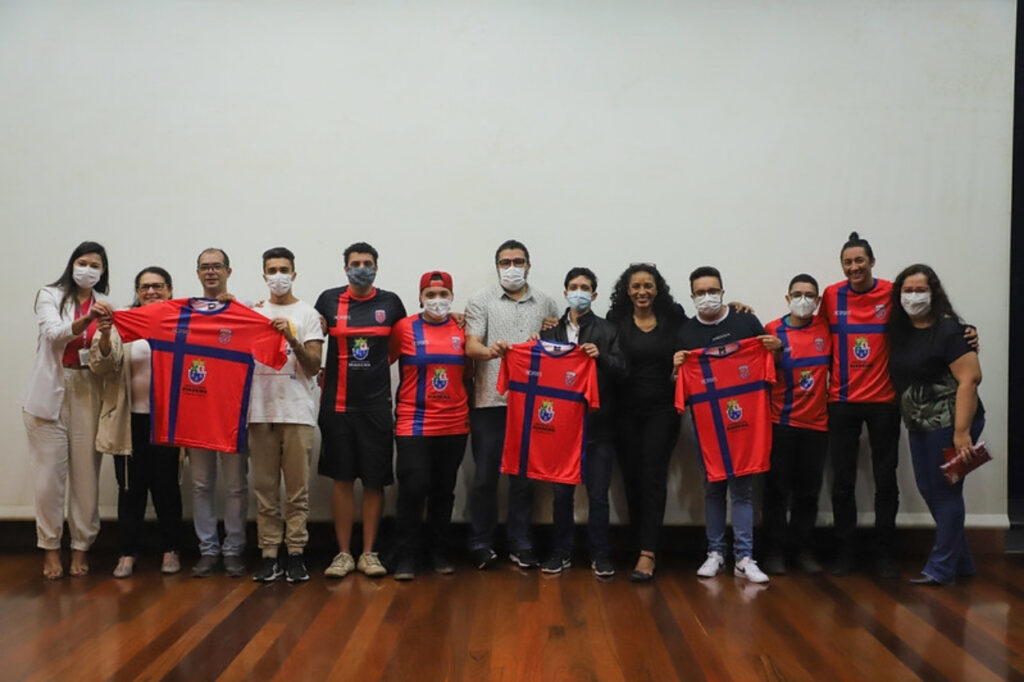Spartanos recebe uniforme oficial do time 1 Spartanos recebe uniforme oficial do time