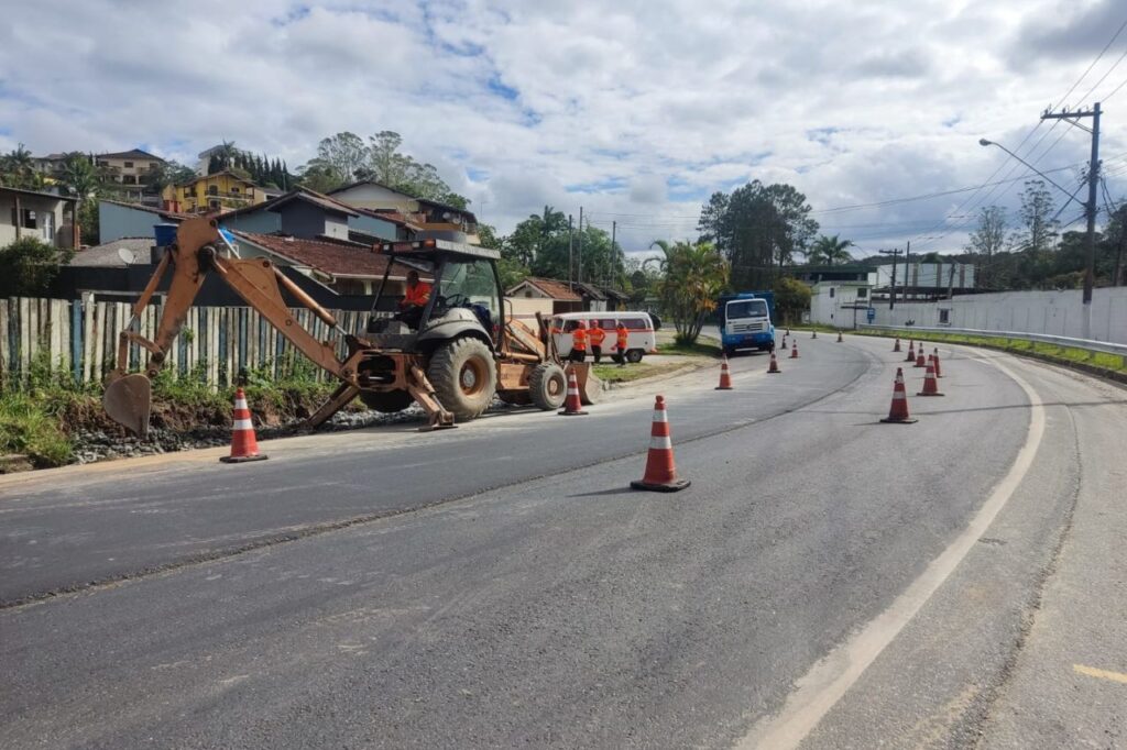 DER realiza obras na Estrada de Sapopemba, em Ribeirão Pires 1 DER realiza obras na Estrada de Sapopemba, em Ribeirão Pires