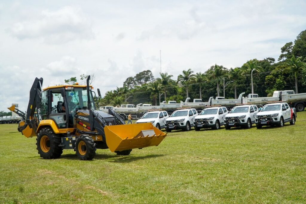 Estado de SP entrega veículos e maquinários para 80 municípios