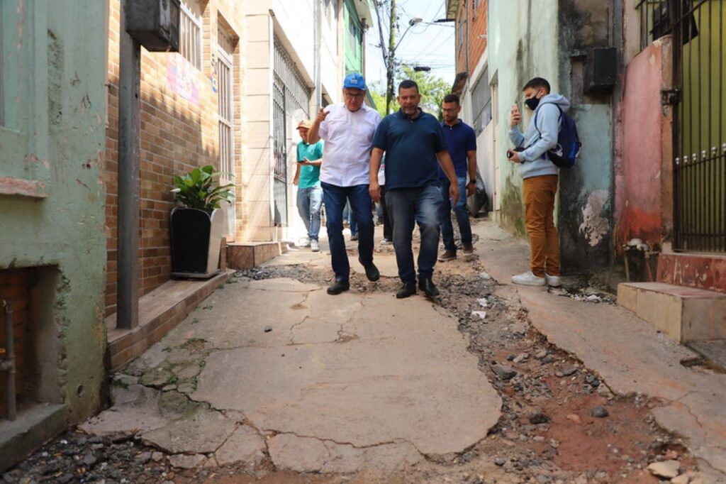 Filippi vistoria obras na Avenida Casa Grande, que receberá ciclovia e calçada acessível