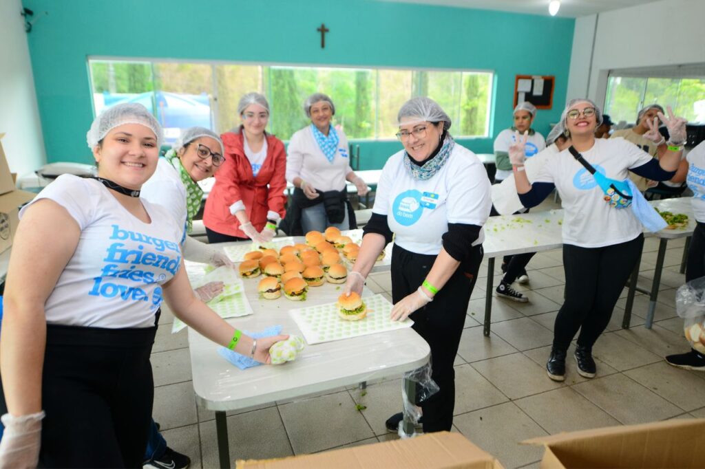 Hamburgada do Bem leva solidariedade para 450 crianças em São Bernardo 1 Hamburgada do Bem leva solidariedade para 450 crianças em São Bernardo