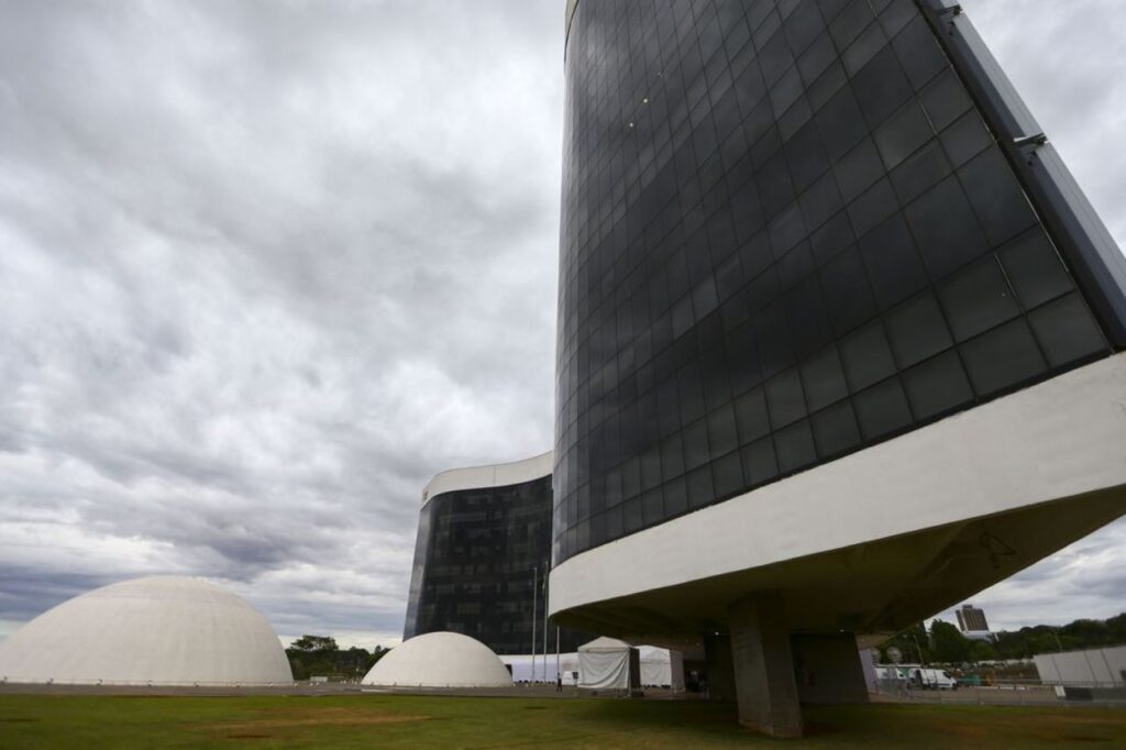 Moraes desbloqueia recursos do PP e Republicanos em ação sobre urnas 1 Moraes desbloqueia recursos do PP e Republicanos em ação sobre urnas