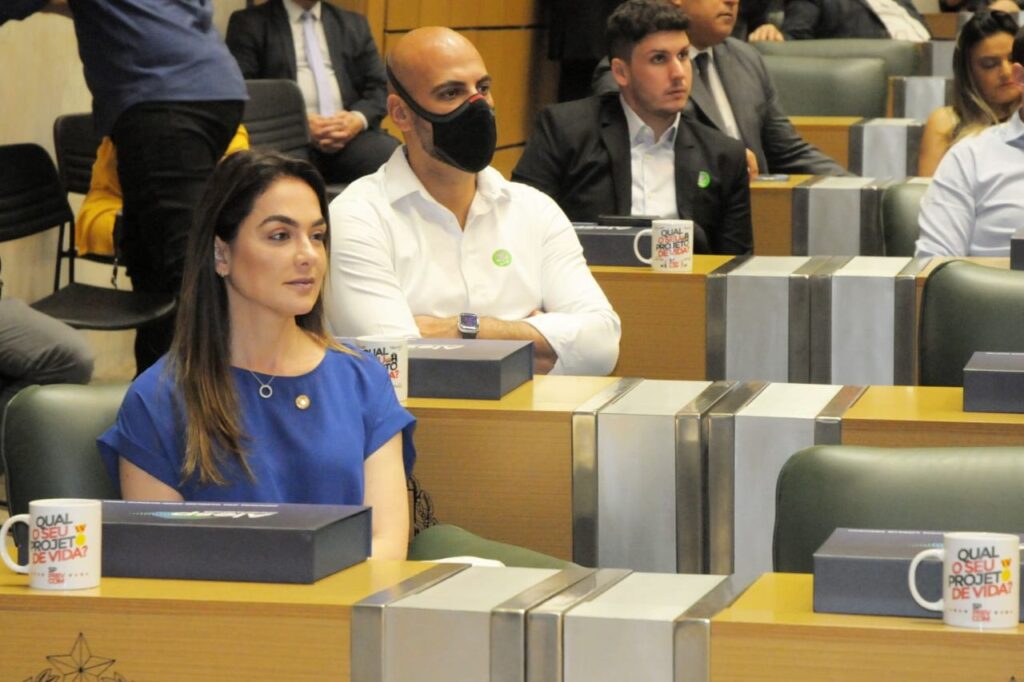 Ana Carolina Serra é recepcionada na Assembleia Legislativa 1 Ana Carolina Serra é recepcionada na Assembleia Legislativa