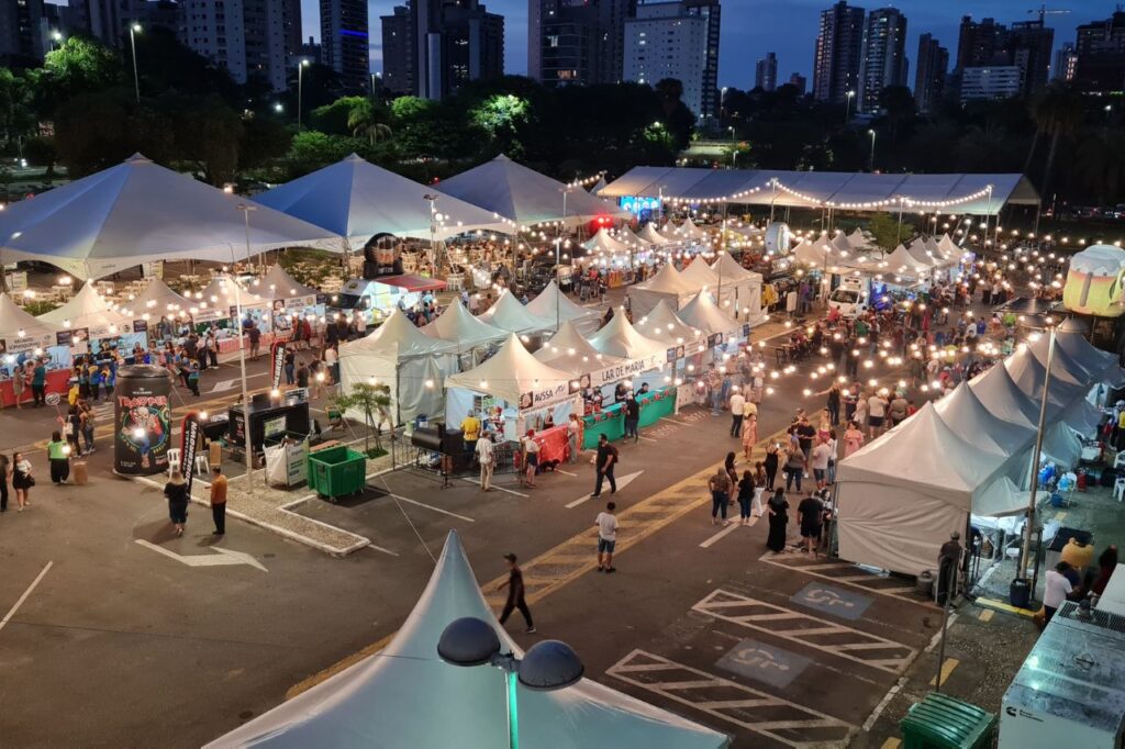 Banda Ira! agita primeiro dia da Feira do Natal Solidário