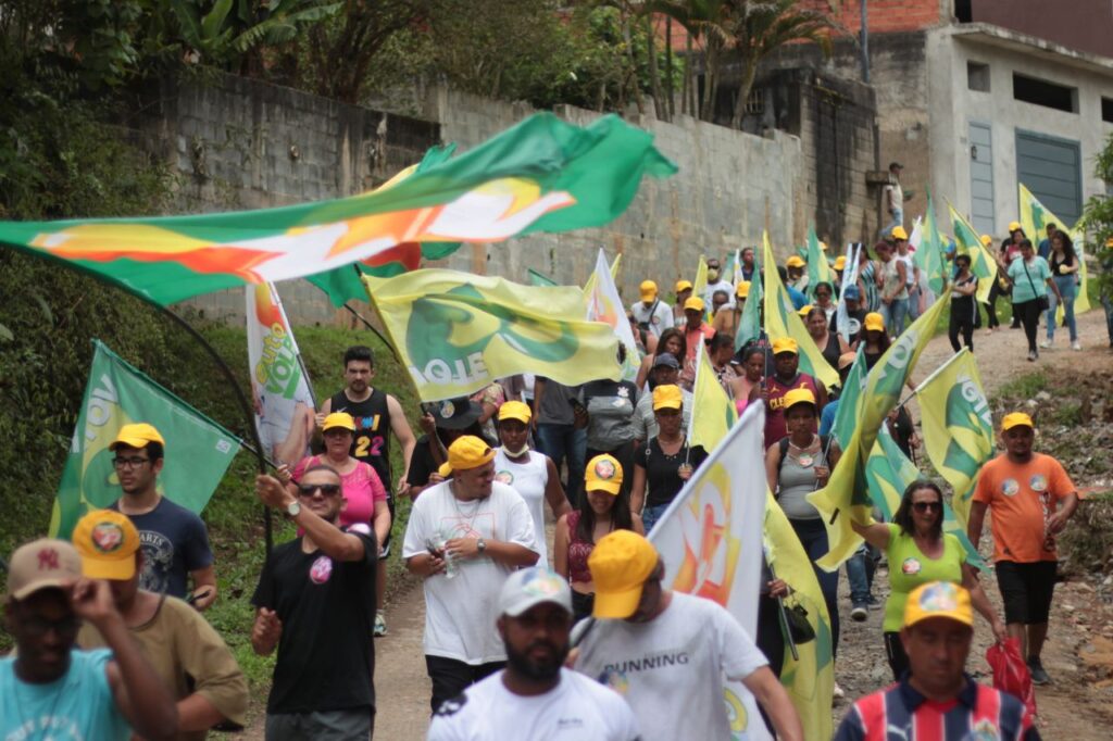 Campanha de Guto Volpi fez três caminhadas neste sábado