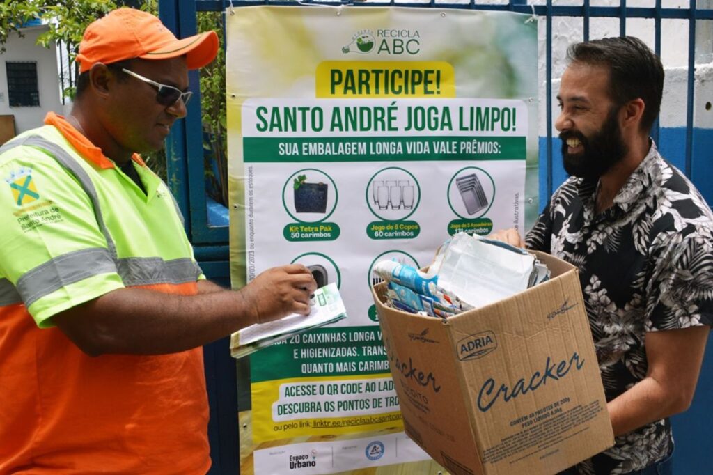 Campanha de sensibilização sobre descarte correto e vandalismo em lixeiras públicas ganha ruas de Santo André 1 Campanha de sensibilização sobre descarte correto e vandalismo em lixeiras públicas ganha ruas de Santo André