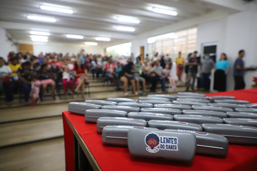 Diadema entrega 60 óculos para estudantes da rede municipal 1 Diadema entrega 60 óculos para estudantes da rede municipal