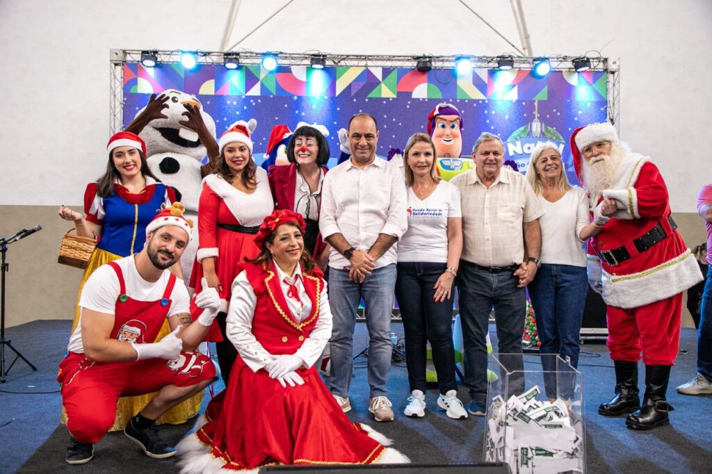 Prefeitura e Fundo Social distribuem cestas natalinas e brinquedos para 9.500 famílias de São Caetano no Natal Solidário 1 Prefeitura e Fundo Social distribuem cestas natalinas e brinquedos para 9.500 famílias de São Caetano no Natal Solidário