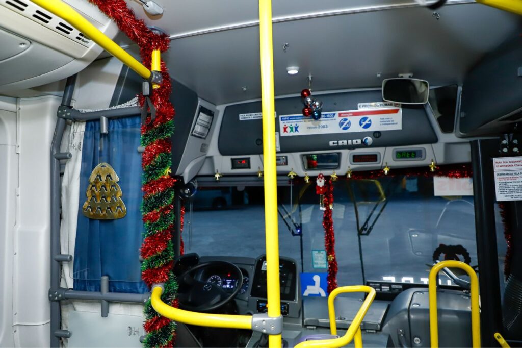 São Caetano tem ônibus municipal decorado para o Natal com mais de 3 mil lâmpadas 1 São Caetano tem ônibus municipal decorado para o Natal com mais de 3 mil lâmpadas
