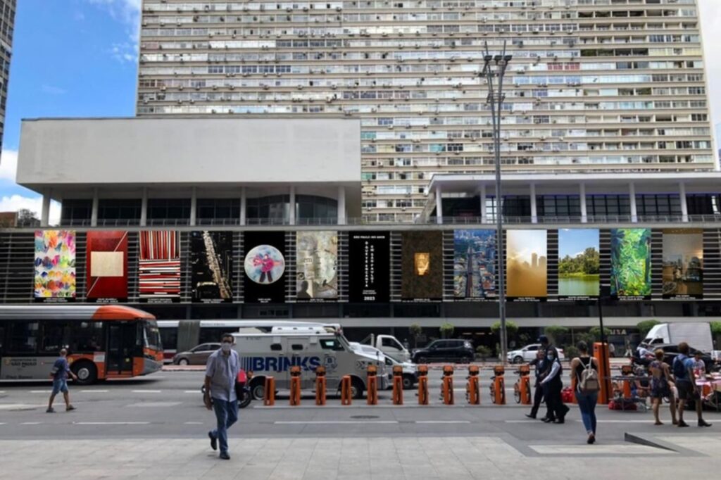 Aniversário de São Paulo ganha Arte acessível com banners gigantes na Paulista