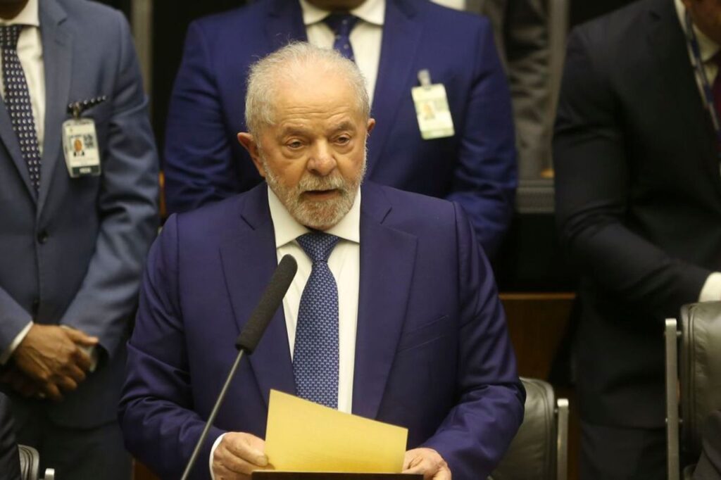 Em seu primeiro dia como presidente, Lula assina 52 decretos e 4 MPs 1 Em seu primeiro dia como presidente, Lula assina 52 decretos e 4 MPs