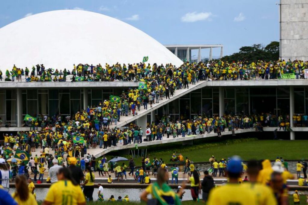 Forças de segurança conseguem desocupar rampa do Planalto 1 Forças de segurança conseguem desocupar rampa do Planalto