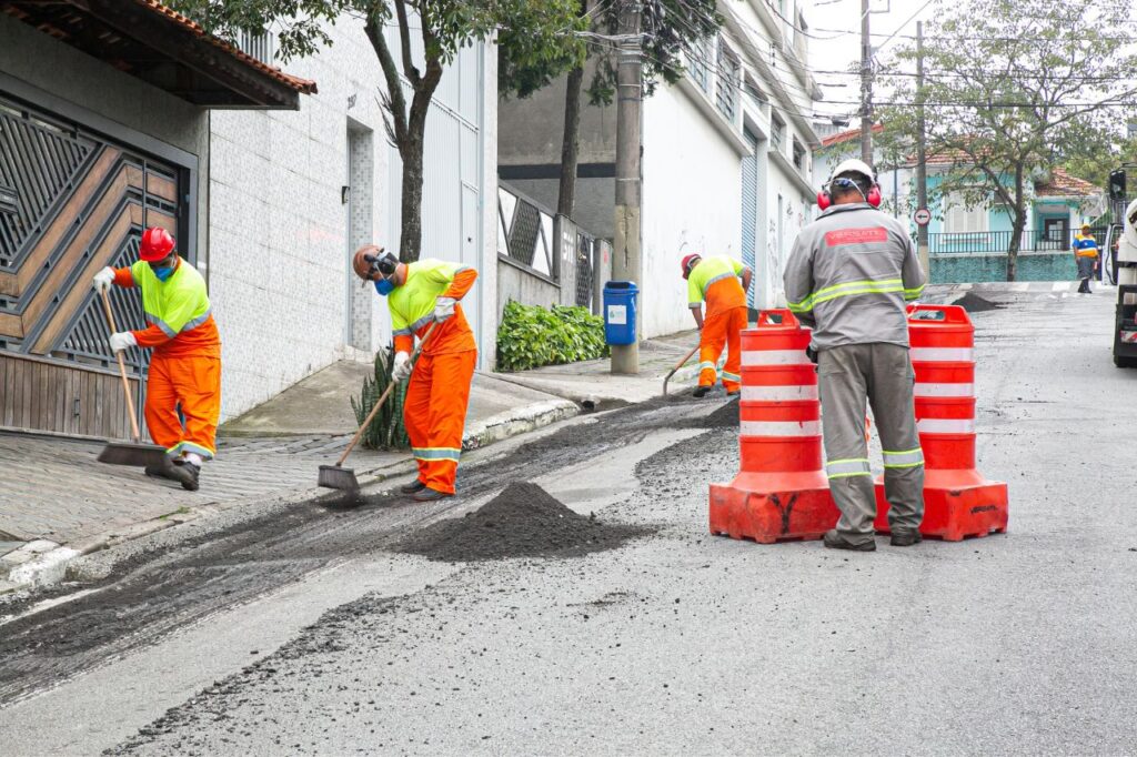 Prefeitura de São Caetano inicia recapeamento da Rua Engenheiro Cajado de Lemos