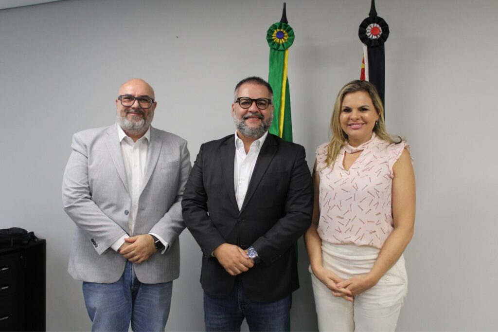 Reafirmando seu compromisso com a área social, Carla Morando protocola demandas com Secretário Estadual 1 Reafirmando seu compromisso com a área social, Carla Morando protocola demandas com Secretário Estadual