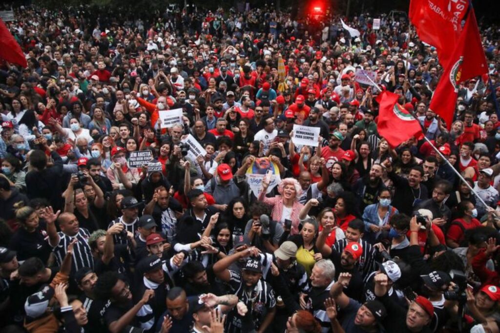 “Sem anistia”: manifestação em SP pede responsabilização de golpistas 2 “Sem anistia” manifestação em SP pede responsabilização de golpistas