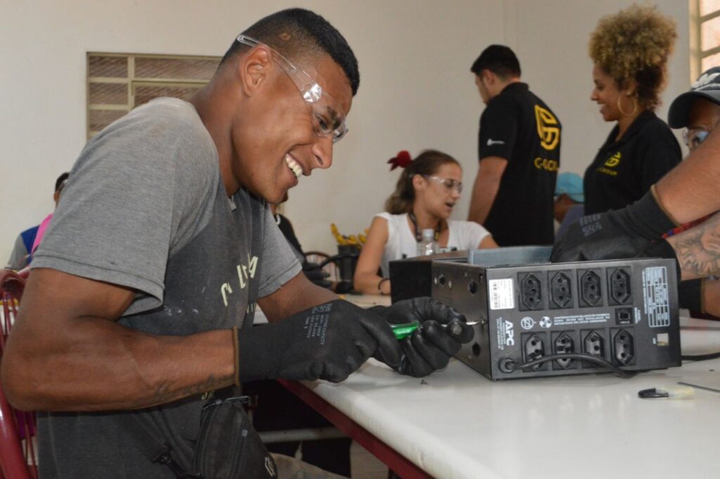 Cooperados de Santo André recebem formação para ampliar reaproveitamento de eletroeletrônicos