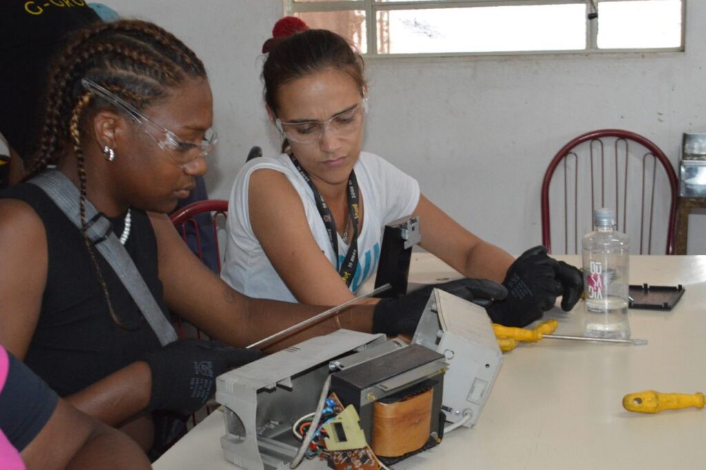 Cooperados de Santo André recebem formação para ampliar reaproveitamento de eletroeletrônicos