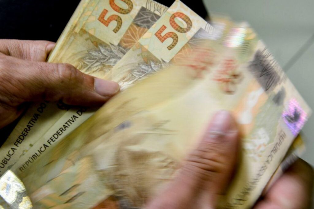 Mais de 1,5 milhão de beneficiários serão excluídos do Bolsa Família 1 Mais de 1,5 milhão de beneficiários serão excluídos do Bolsa Família