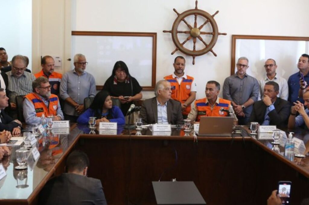 Ministros articulam soluções para efeitos das chuvas com 12 prefeitos do litoral paulista 1 Ministros articulam soluções para efeitos das chuvas com 12 prefeitos do litoral paulista