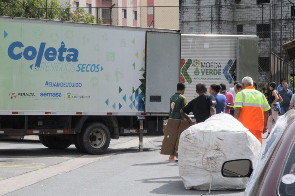 Moeda Verde estreia no Condomínio Novo Pinheirinho, no Jardim do Estádio