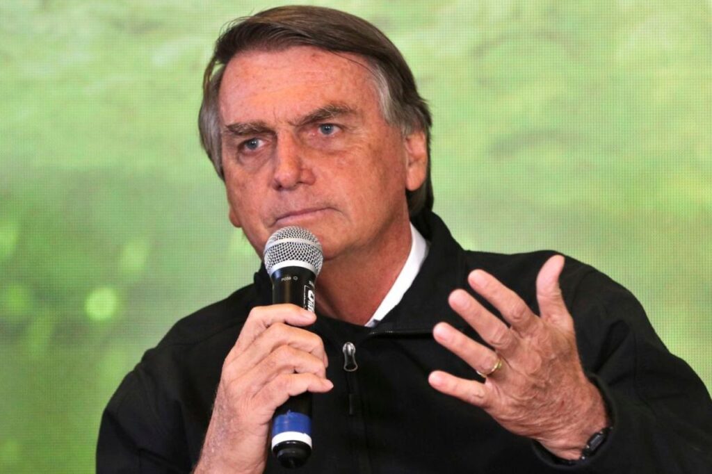 PF pode ouvir Bolsonaro no exterior sobre inquérito dos atos golpistas