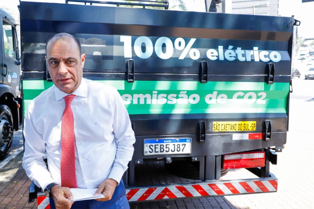 Resumo de notícias - ABC Agora - 24/03/2023 1 Cidade mais sustentável do Brasil, São Caetano apresenta nova frota de Limpeza Pública com seis veículos elétricos